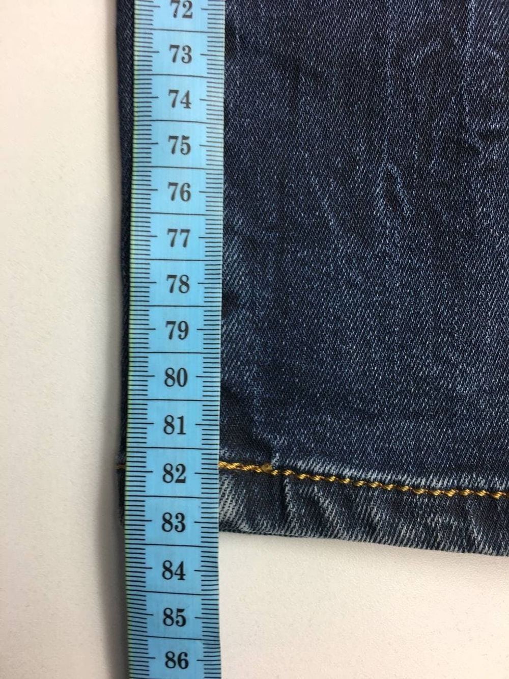 Джинсы зауженные с потертостями 42 размер, новые