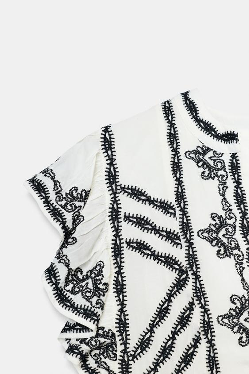 ZARA ПЛАТЬЕ ИЗ КОЛЛЕКЦИИ ZW С КОНТРАСТНОЙ ВЫШИВКОЙ, БЕЛЫЙ/ЧЕРНЫЙ