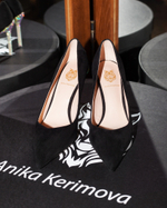 Женские туфли замшевые черные на каблуке со стразами