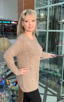 Удлиненный красивый джемпер в "косах"