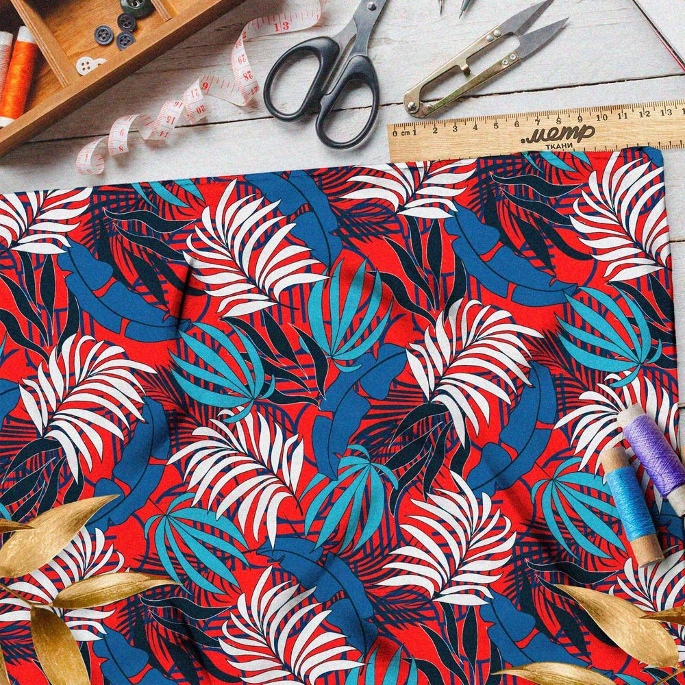 Ткань блэкаут тропические листья на красном фоне