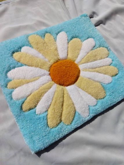 Güllü divar xalçası