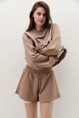 Шорты из футера укороченные сбоку цвета капучино
