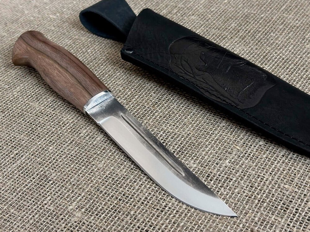 Финский нож Леуку, рукоять орех