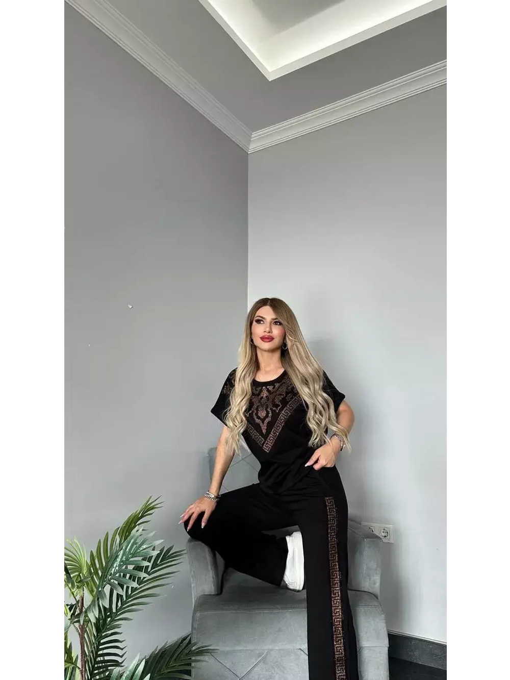 Костюм со стразами