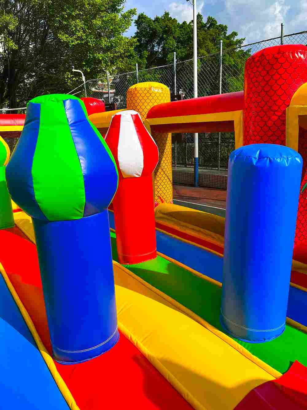 Коммерческий надувной батут «Драконы в тропиках» с механизированной головой, 14*7*7,3 м