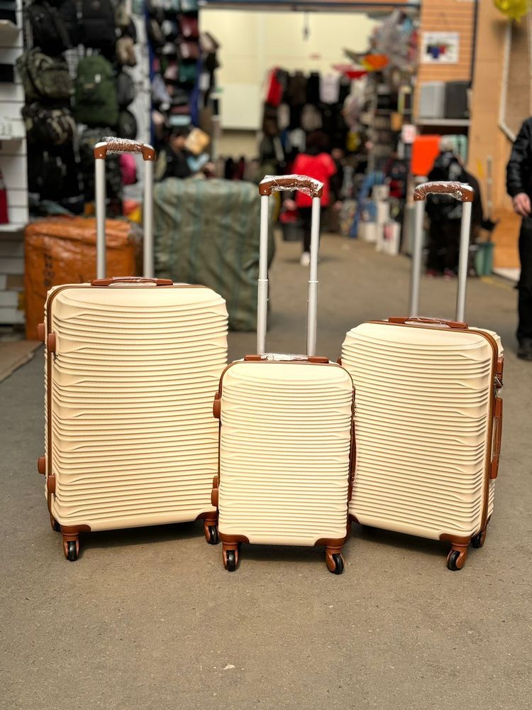 Средний чемодан Bon-Voyage Model One, Молочный, M-