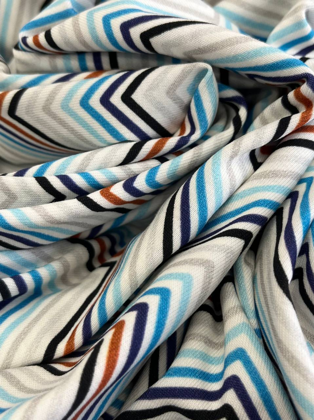 Трикотаж хлопок с эластаном Missoni белый с разноцветным зигзагом и лого