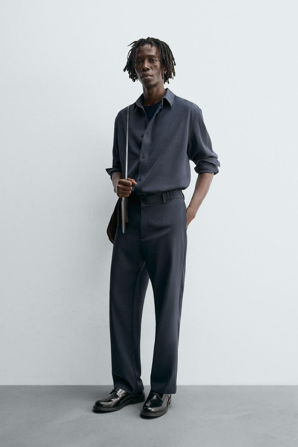 ZARА РУБАШКА СТРУЯЩЕГОСЯ ПОКРОЯ RELAXED FIT, МОРСКОЙ СИНИЙ