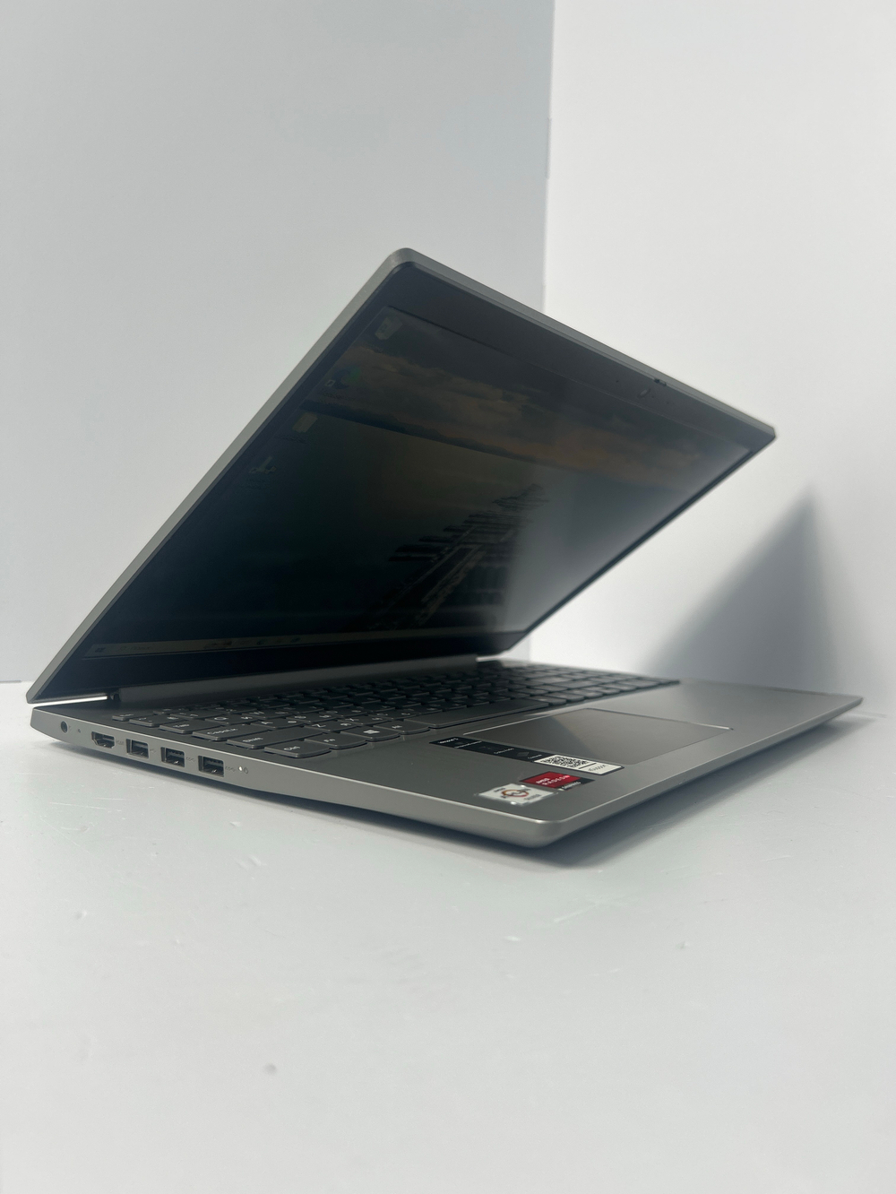 Ноутбук Lenovo IdeaPad 3 15ADA05 (81W101CFRK) 15.6"/ AMD Athlon 3020e/RAM 4GB/SSD 128GB/AMD Radeon Graphics/1920*1080/IPS/DOS/Подсветка кл-ры:нет/серый. Состояние: B1