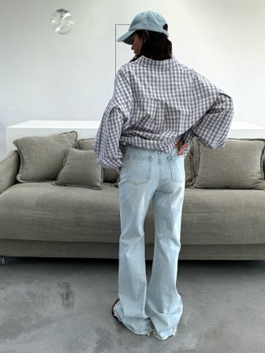 Светло-голубые джинсы-клеш