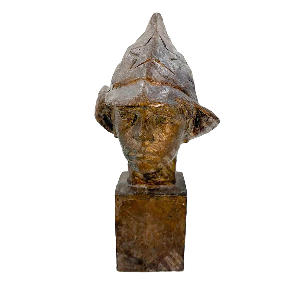 Динес Ю. С. «Орлёнок». Бронза, литьё. Москва, СССР, 1957 г.