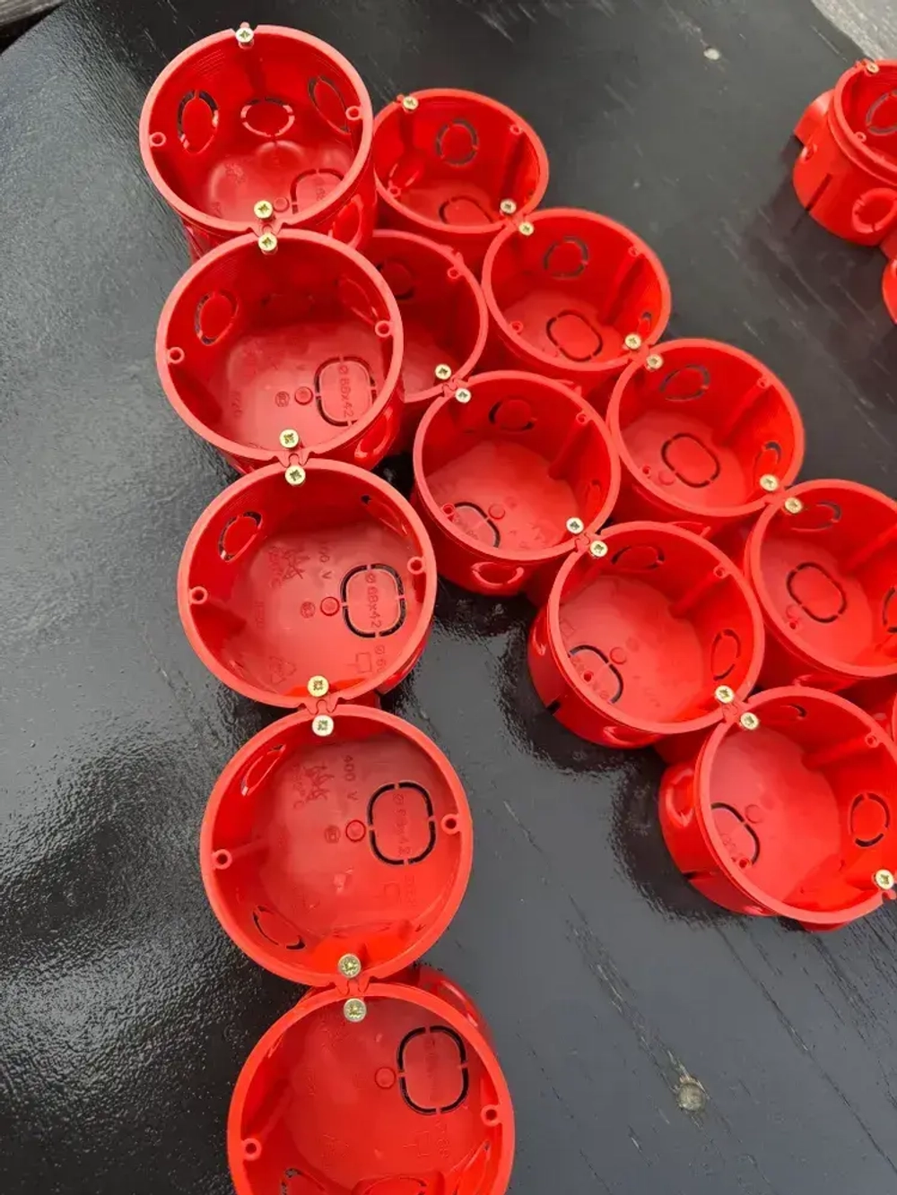 Коробка подрозетник с/у в бетон красный 68х42 (20 шт)