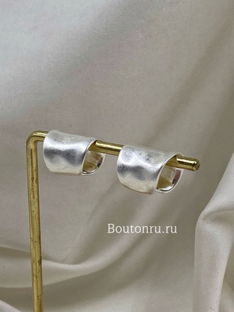 Серьги каффы серебристые с мятым эффектом
