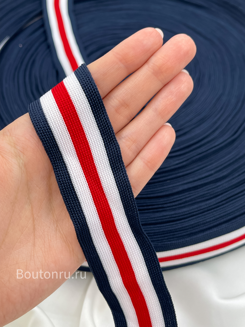 Резинка (тесьма) красно-синяя с белыми полосками 3,2 см