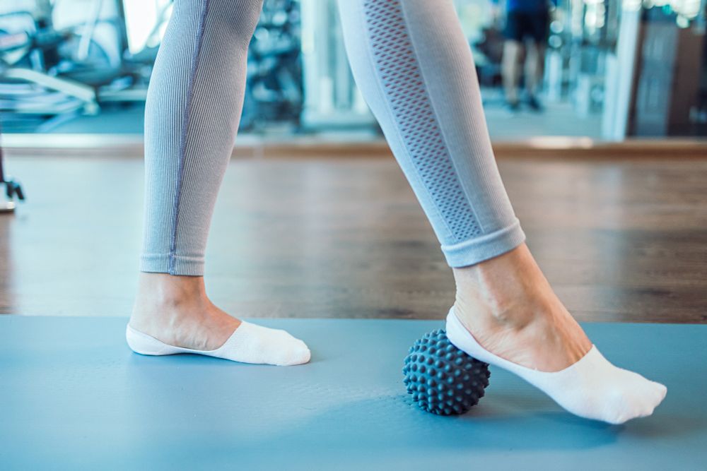 Мяч массажный 9 см серый (без цветной коробки)