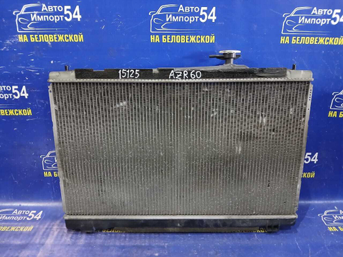 Радиатор двигателя TOYOTA NOAH 2001–2007