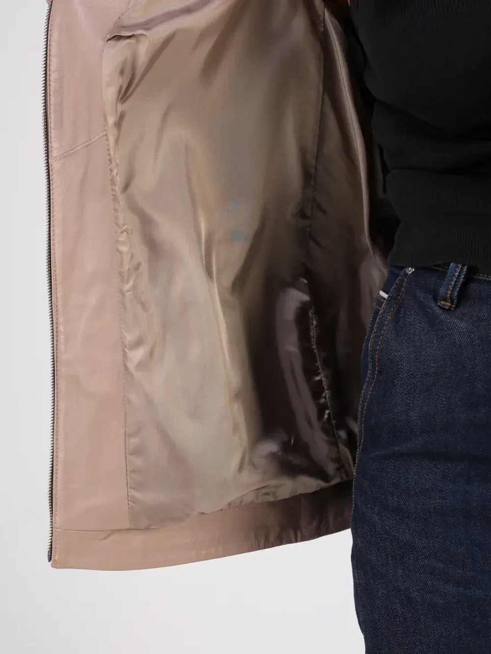 Кожаная куртка демисезонная с капюшоном