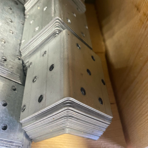 Крепежный уголок равносторонний 50х50х60 ОЦ.