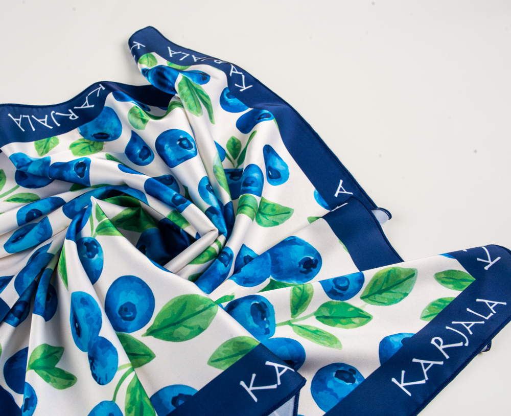 Шейный платок «Карельская черника», 70×70 см