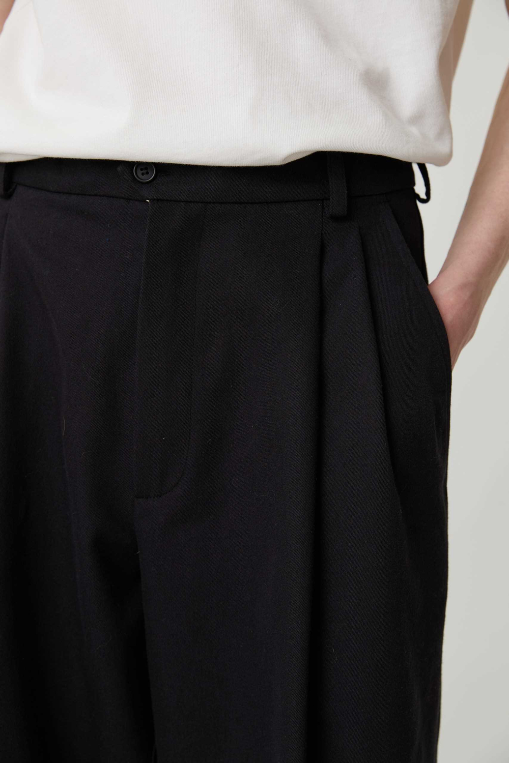 Брюки мужские со складками из черной джинсы