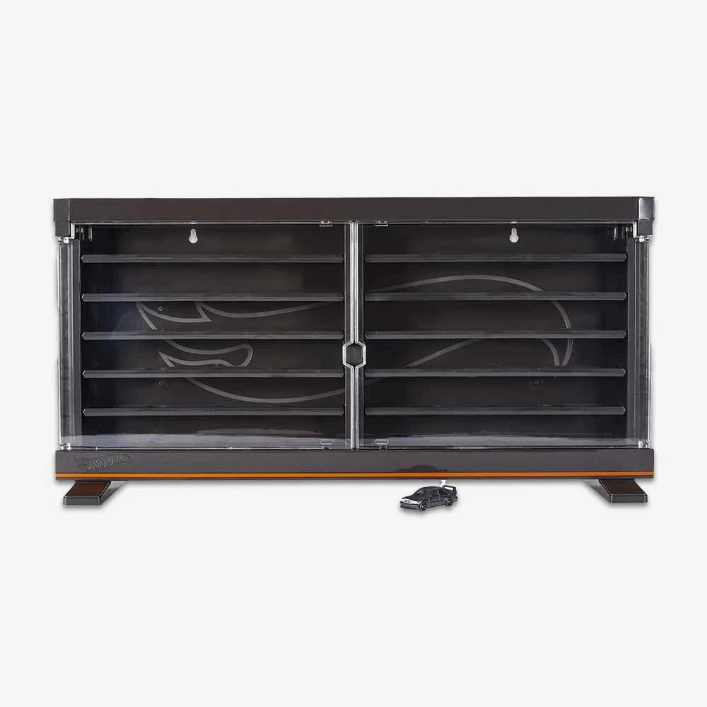 Hot Wheels Display Case Plus Exclusive Mercedes-Benz 190 E 2.5-16 Evolution II