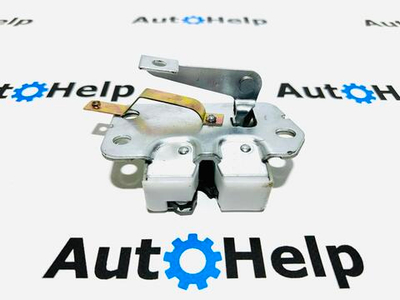 Замок двери багажника 90502-01N00 Nissan Caravan E24