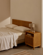 Beyla Прикроватная тумбочка из массива ясеня с дубовым шпоном, 53 x 62 см