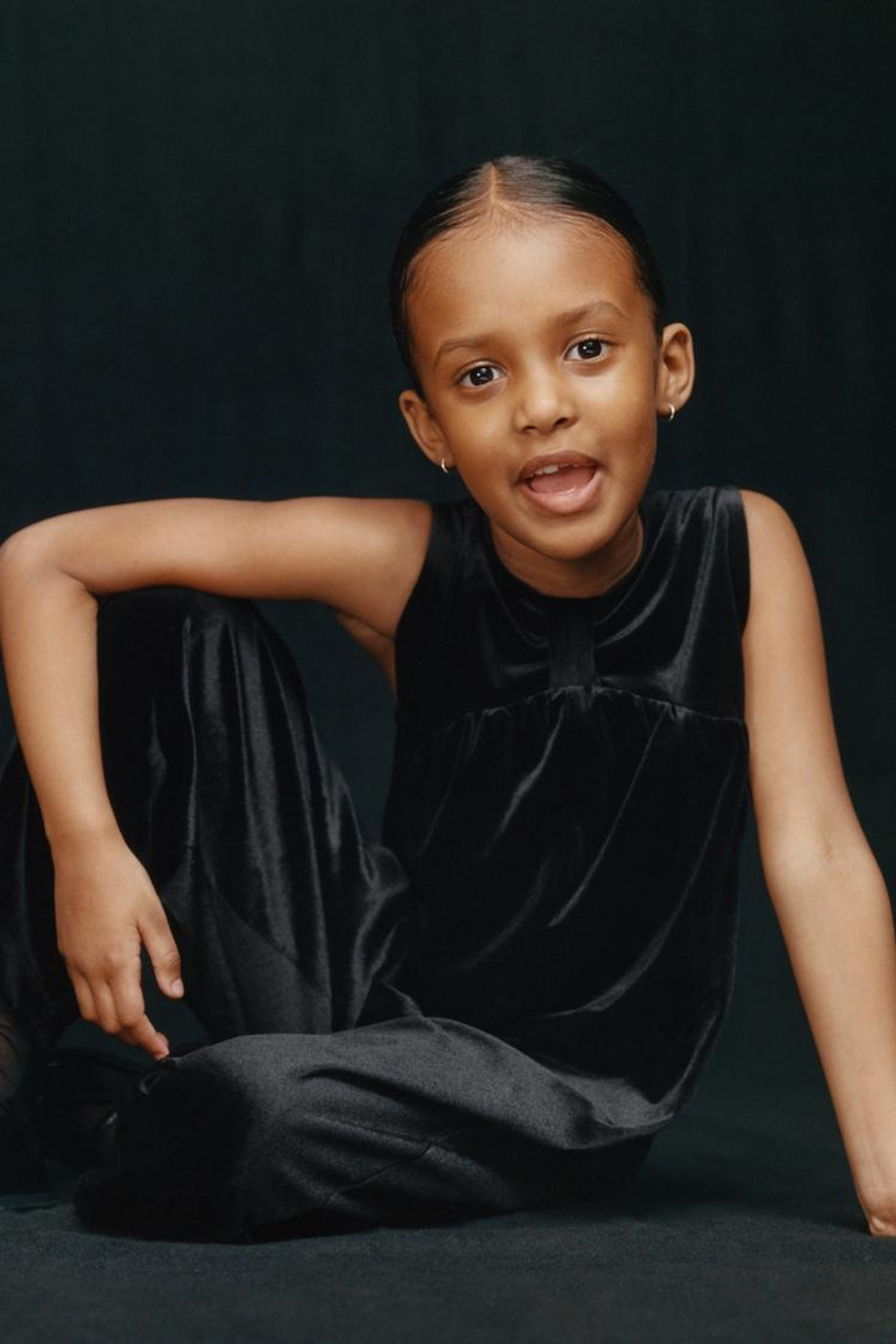 ZARA ДЛИННЫЙ БАРХАТНЫЙ КОМБИНЕЗОН С БАНТОМ, ЧЕРНЫЙ