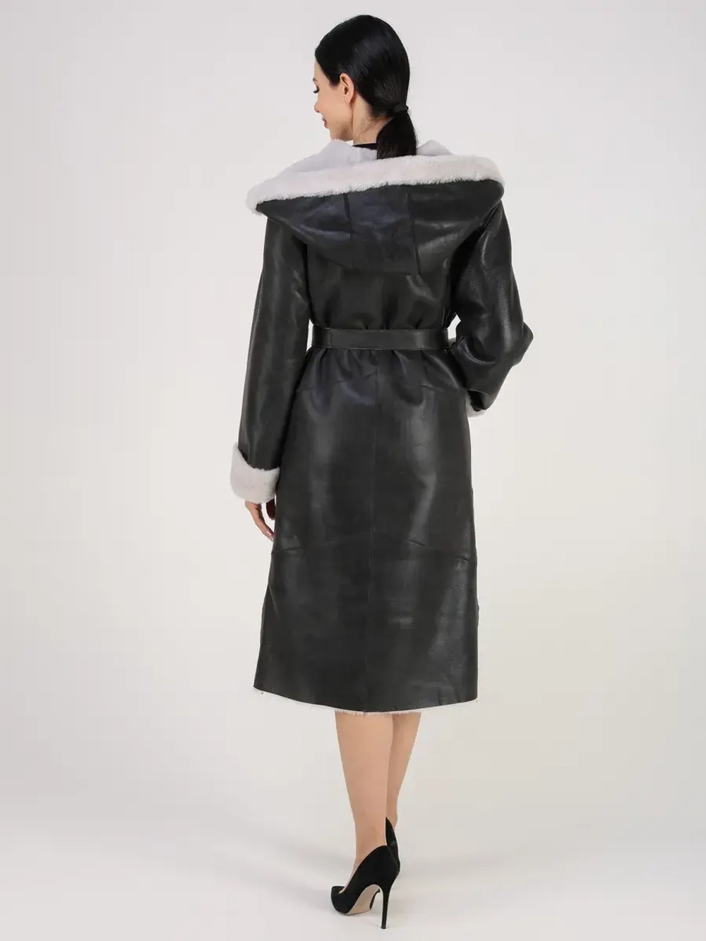 Дубленка зимняя натуральная с капюшоном длинная