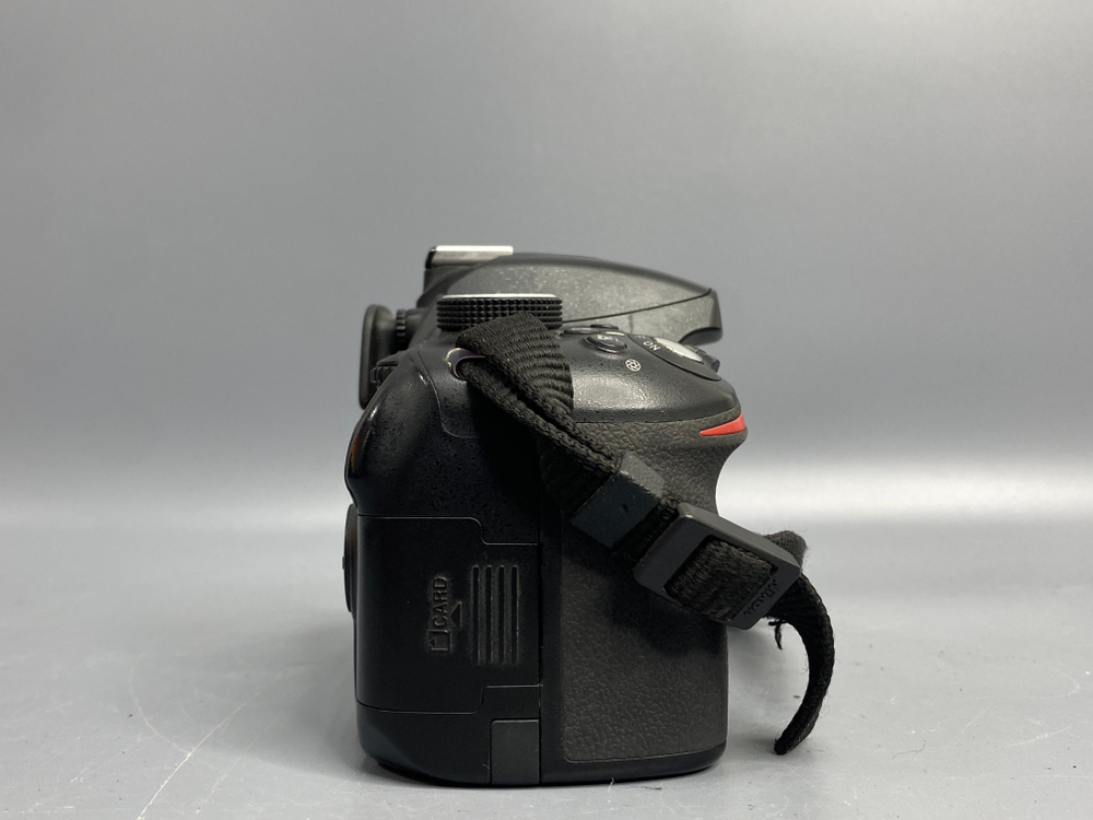 Nikon D3200 kit 18-55mm 11.000 кадров