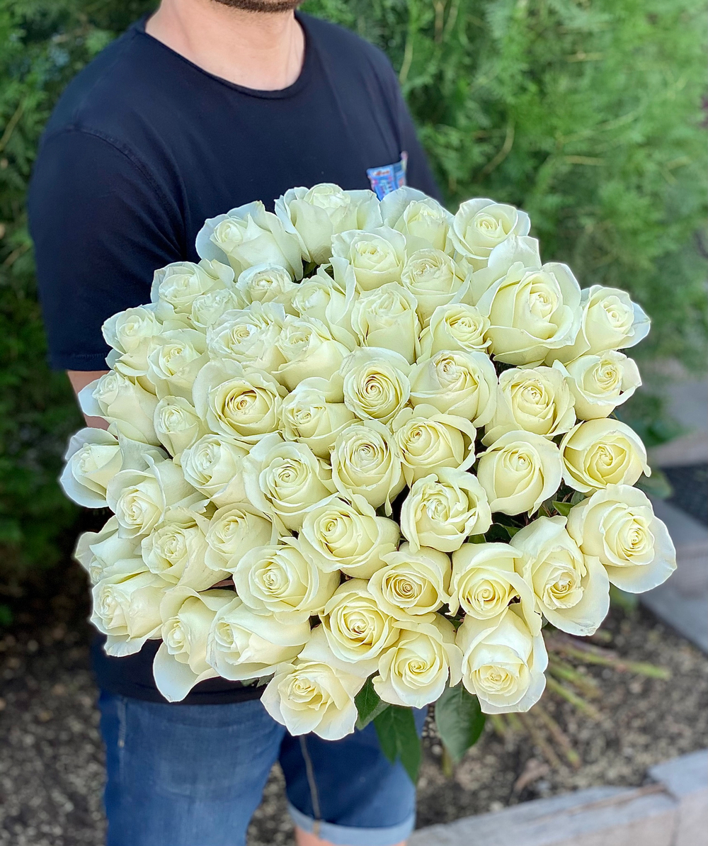 Букет из 49 белых голландских роз