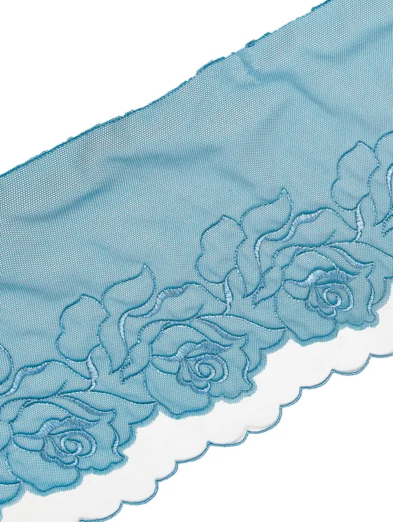 05-153 Вышивка на неэл. сетке двухслойная 20 см, Розы, голубой (правая)