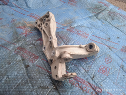 Кулак поворотный (кронштейн) правый Шкода Октавия А5 1.4 BUD Б/У