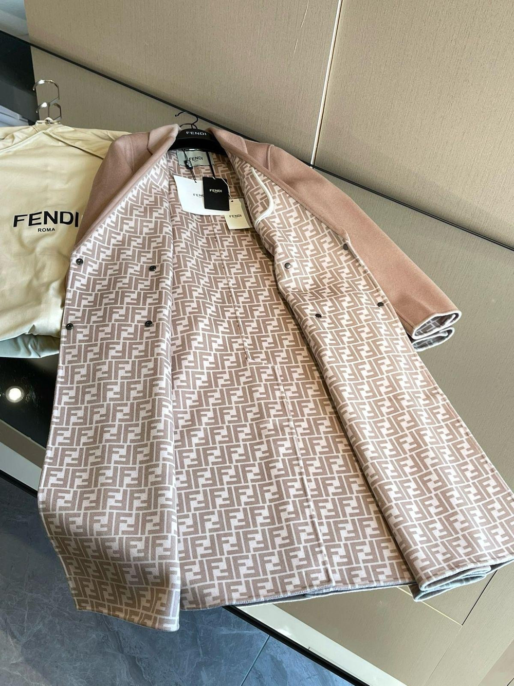 Пальто Fendi