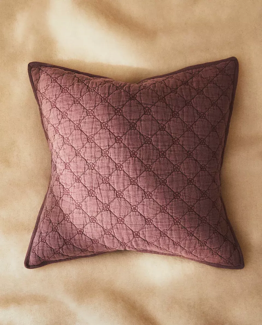 ZARA HOME ДЕТСКИЙ ЧЕХОЛ ДЛЯ ДЕКОРАТИВНОЙ ПОДУШКИ С ВЫШИВКОЙ, БОРДОВЫЙ