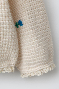 ZARA КАРДИГАН С ВЫШИВКОЙ В ВИДЕ ЦВЕТОВ И КРУЖЕВОМ, ЭКРЮ