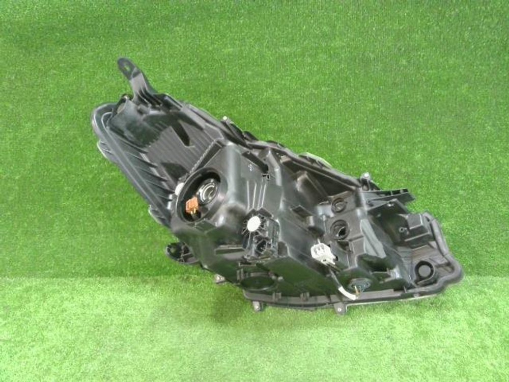 фара левая Toyota Vitz NSP130 135