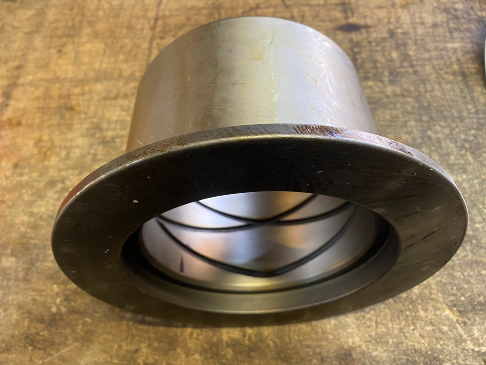 Втулка 21T-943-1142