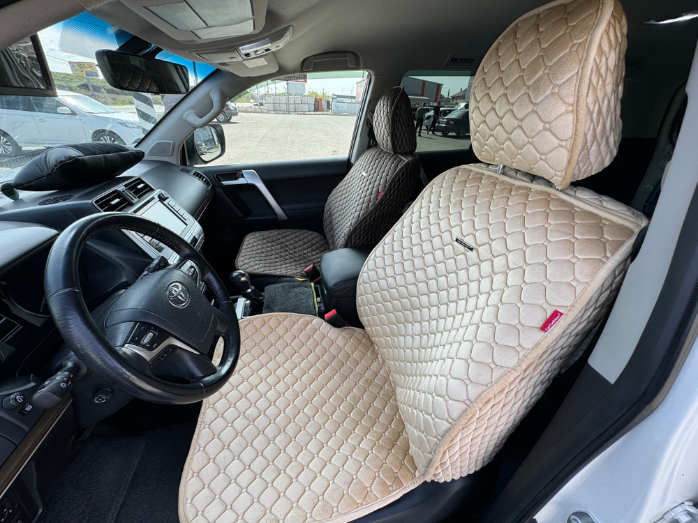 Накидки на сидения.