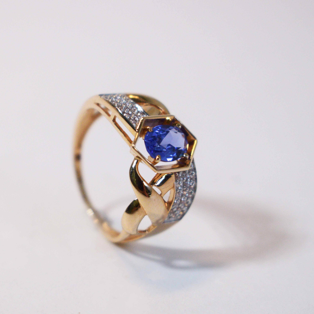 Кольцо с танзанитом