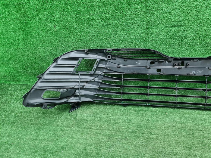 Решетка переднего бампера Toyota Camry xv70 17-21