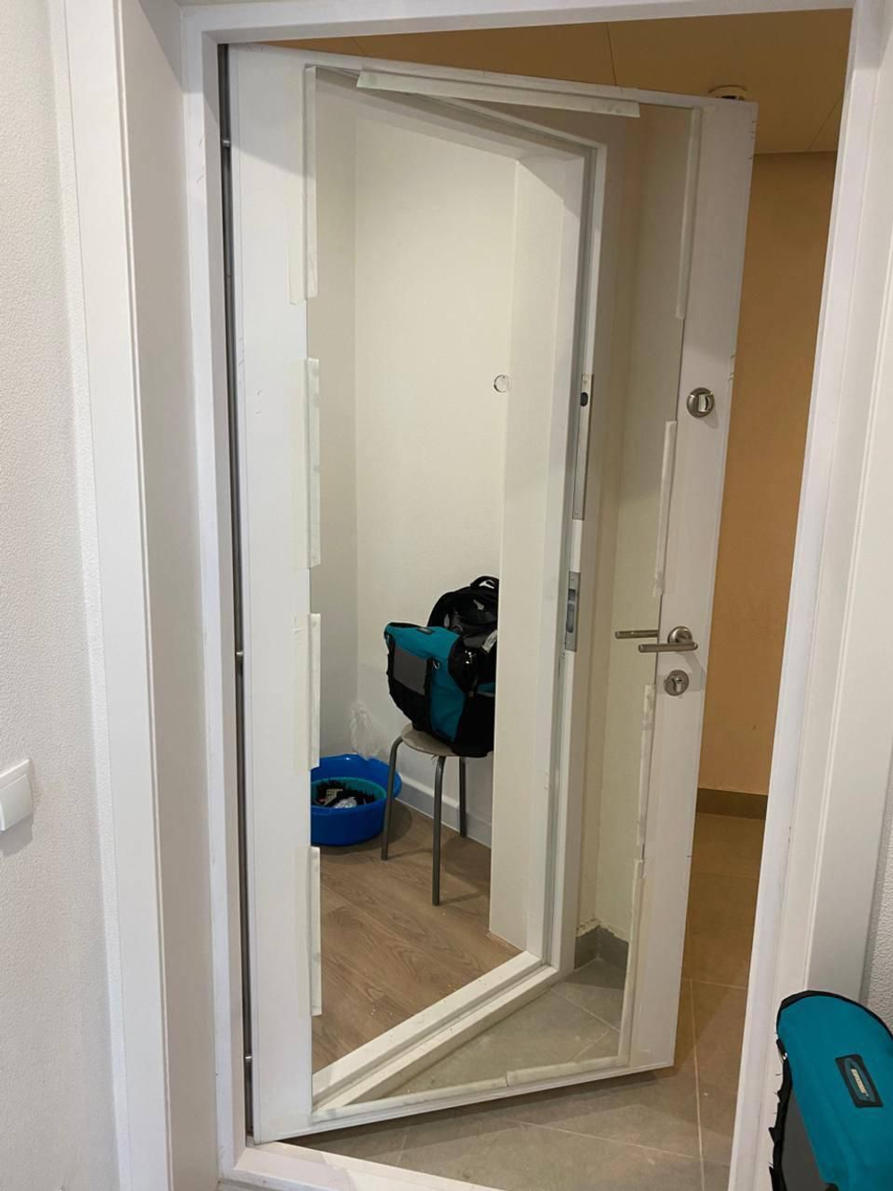 Зеркало на входную дверь с отверстием под глазок ПИК