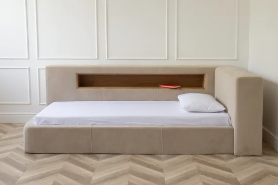 Диван-кровать Cube c нишей L антивандальная ткань (молочный)