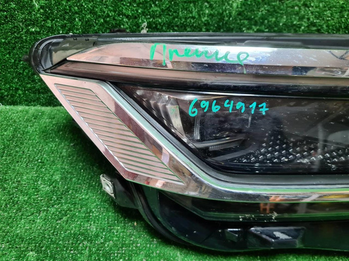 Фара правая VW Touareg 3 (2018-2023) LED