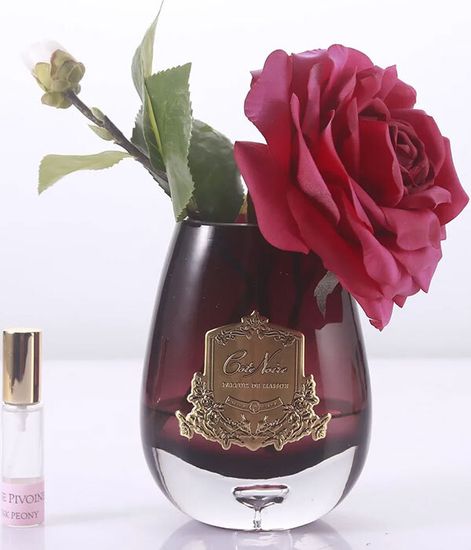 Роза чайная красная в темной вазе, Cote Noire