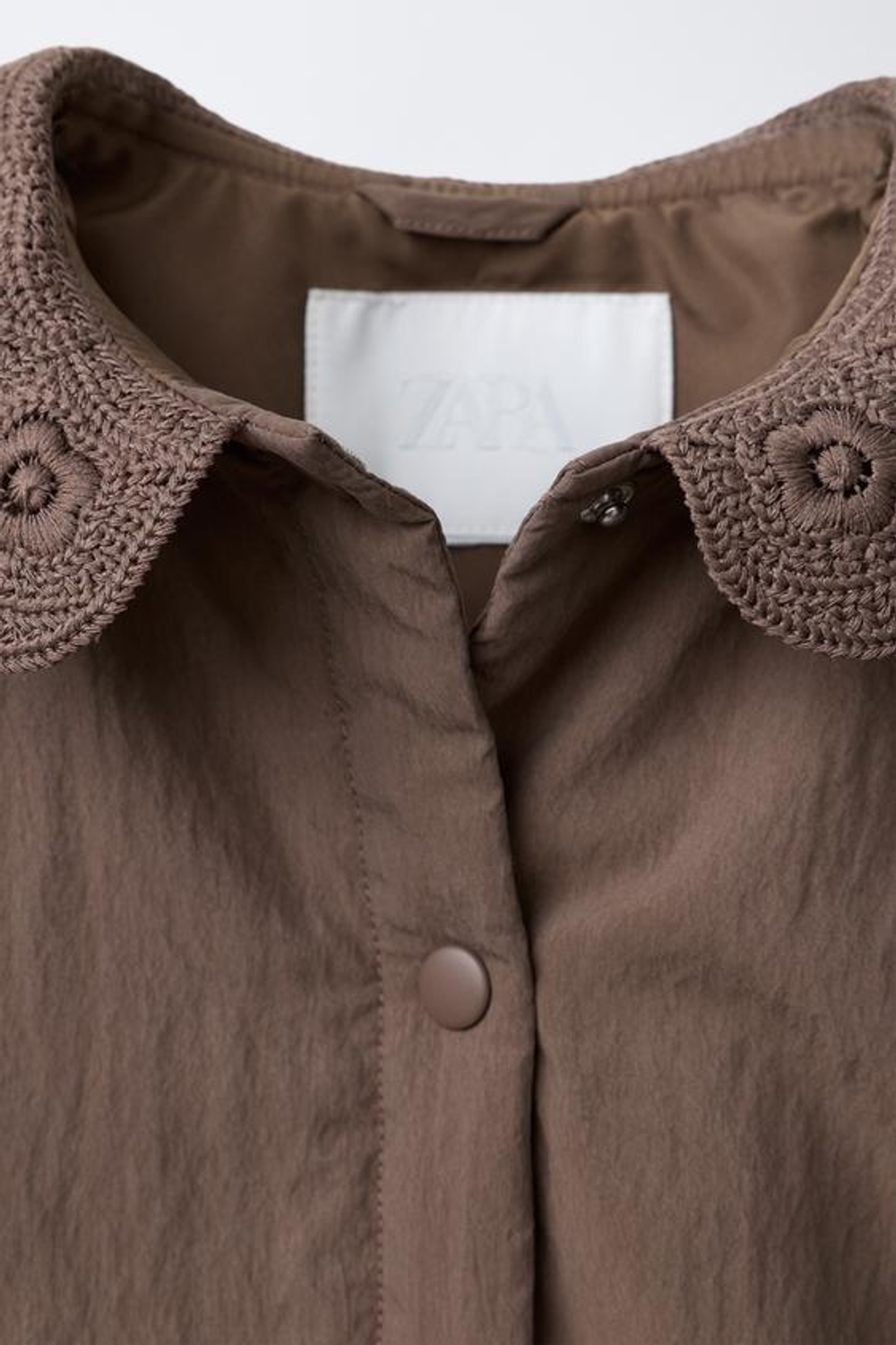 ZARA СТЕГАНАЯ КУРТКА С ВОРОТНИКОМ ИЗ КРУЖЕВА КРОШЕ, ФИОЛЕТОВЫЙ