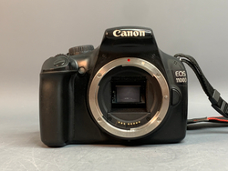 Canon 1100D kit 18-55mm 3.5-5.6 III 21.000 кадров