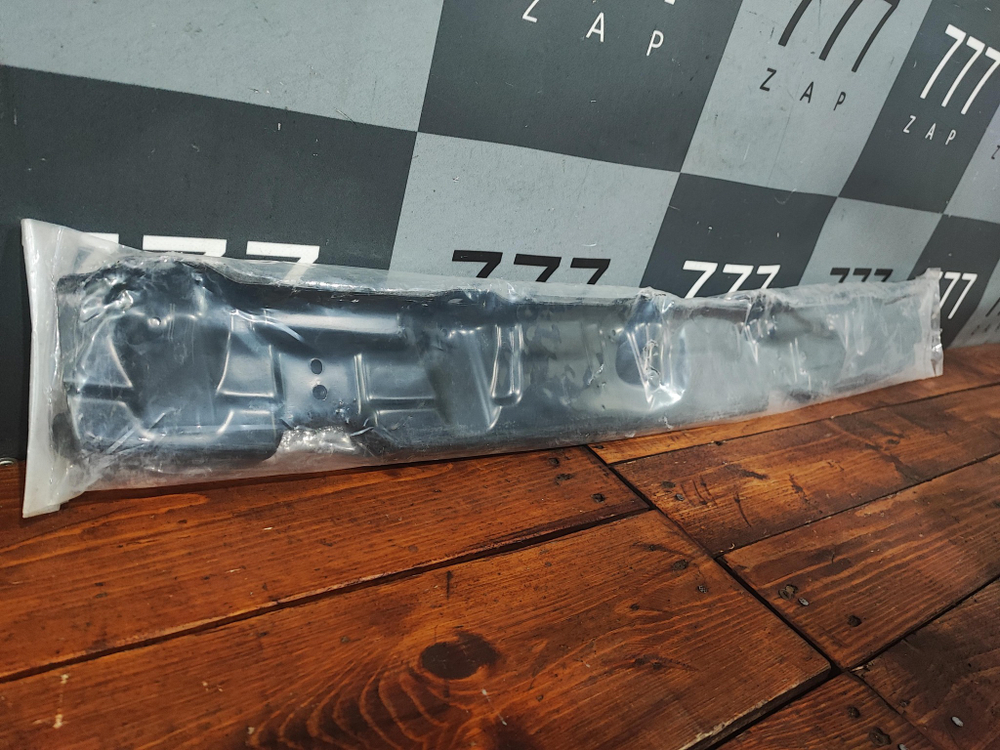 Усилитель заднего бампера Toyota Fortuner 2 Новый Оригинал 523460k020