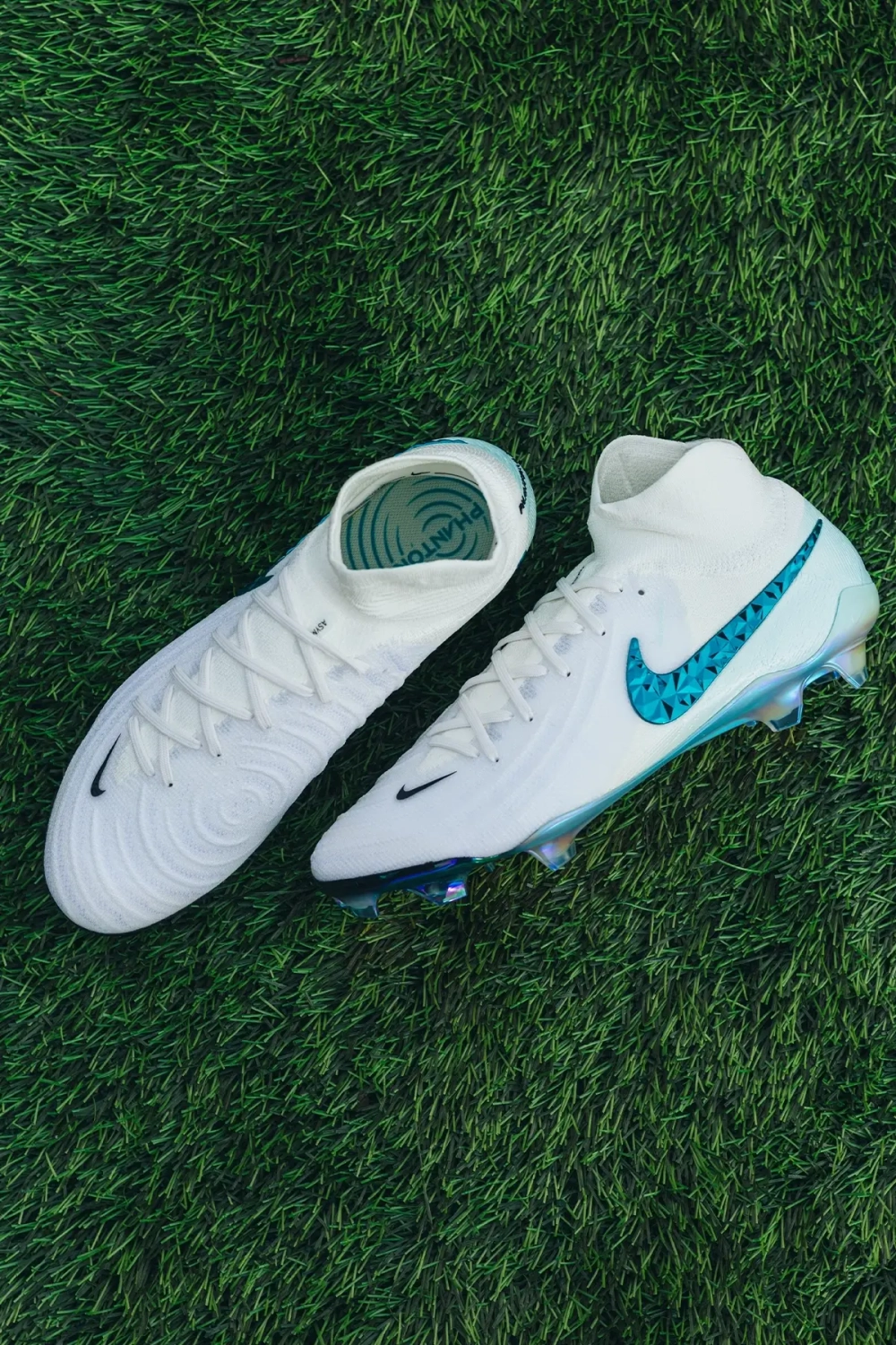 Бутсы Nike Phantom Luna 2 Elite FG - белый